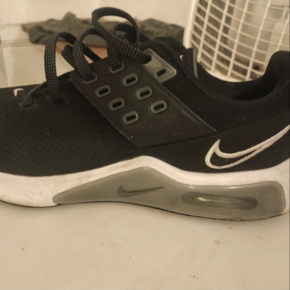 Nike women's Air Max running shoes black white like new 8s